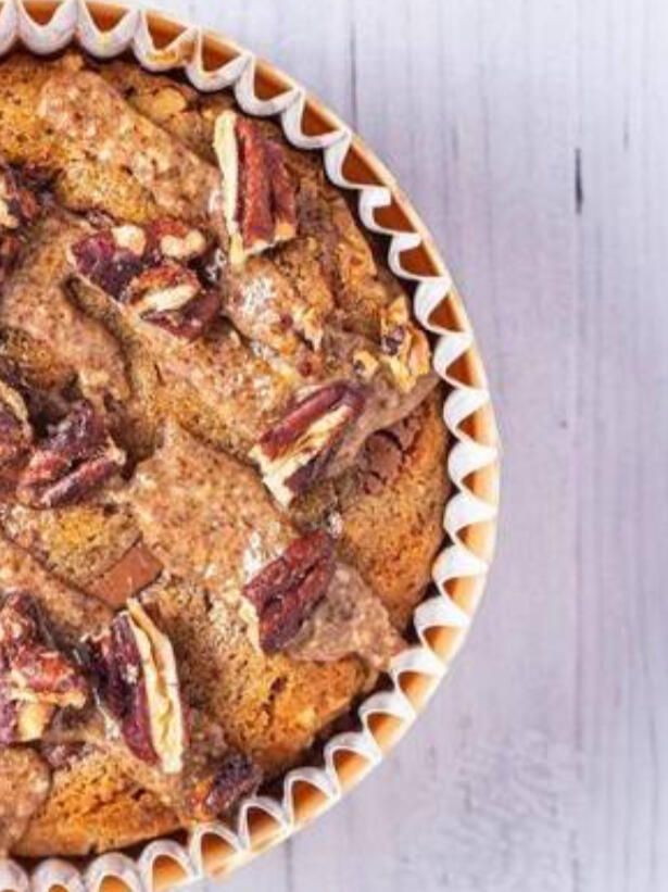 Gâteau au praliné de câpre et gel petit pois